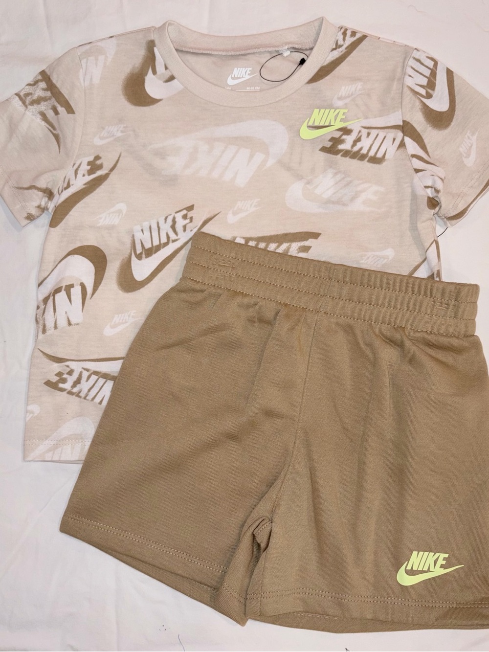 Nike Baby 2-pice outfit in Parachute Beige Sz 24 months NWT